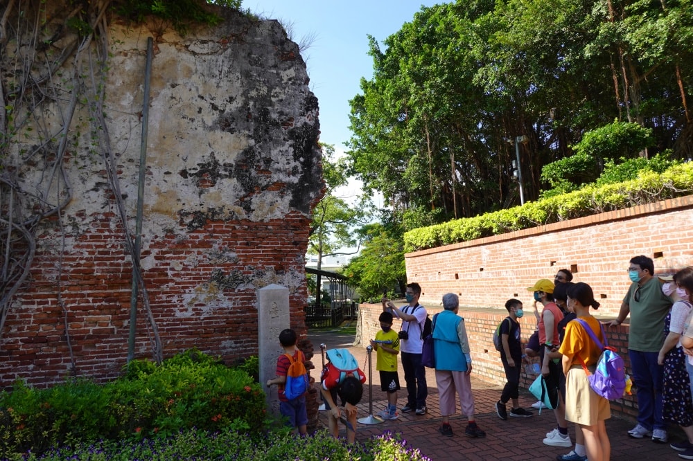 【慢旅行。台南推薦景點】「一府二鹿三艋舺」系列。第四站精彩絕倫的台灣歷史課 , 台灣最古老的城堡原稱【熱蘭遮城】的 【安平古堡】 - 第1張圖