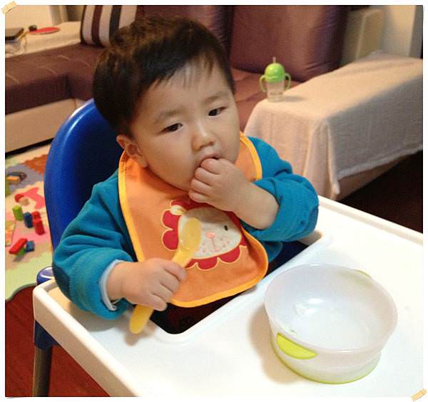 小兔兔自己吃飯-27