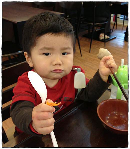 小兔兔自己吃飯-3