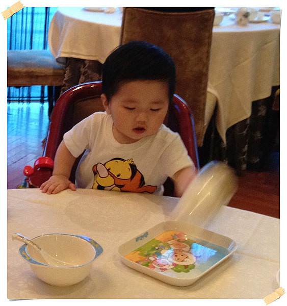 小兔兔自己吃飯-31