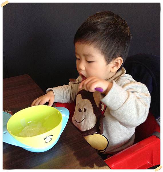 小兔兔自己吃飯-11