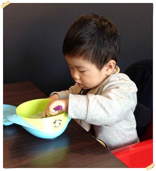 小兔兔自己吃飯-8