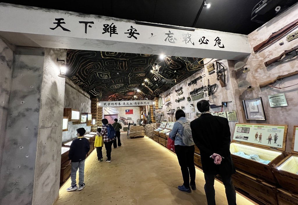 【慢旅行。桃園美食推薦】以50年老教堂改建而成的餐酒館【癮食聖堂】為起點 , 開始我們的【忠貞新村文化園區】探訪 , 台灣唯一融合滇緬泰族裔特色的文化聚落 - 第26張圖