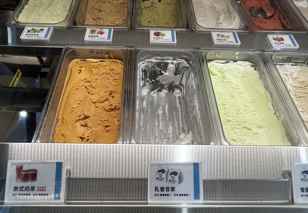 【慢旅行。桃園美食推薦】以50年老教堂改建而成的餐酒館【癮食聖堂】為起點 , 開始我們的【忠貞新村文化園區】探訪 , 台灣唯一融合滇緬泰族裔特色的文化聚落 - 第56張圖