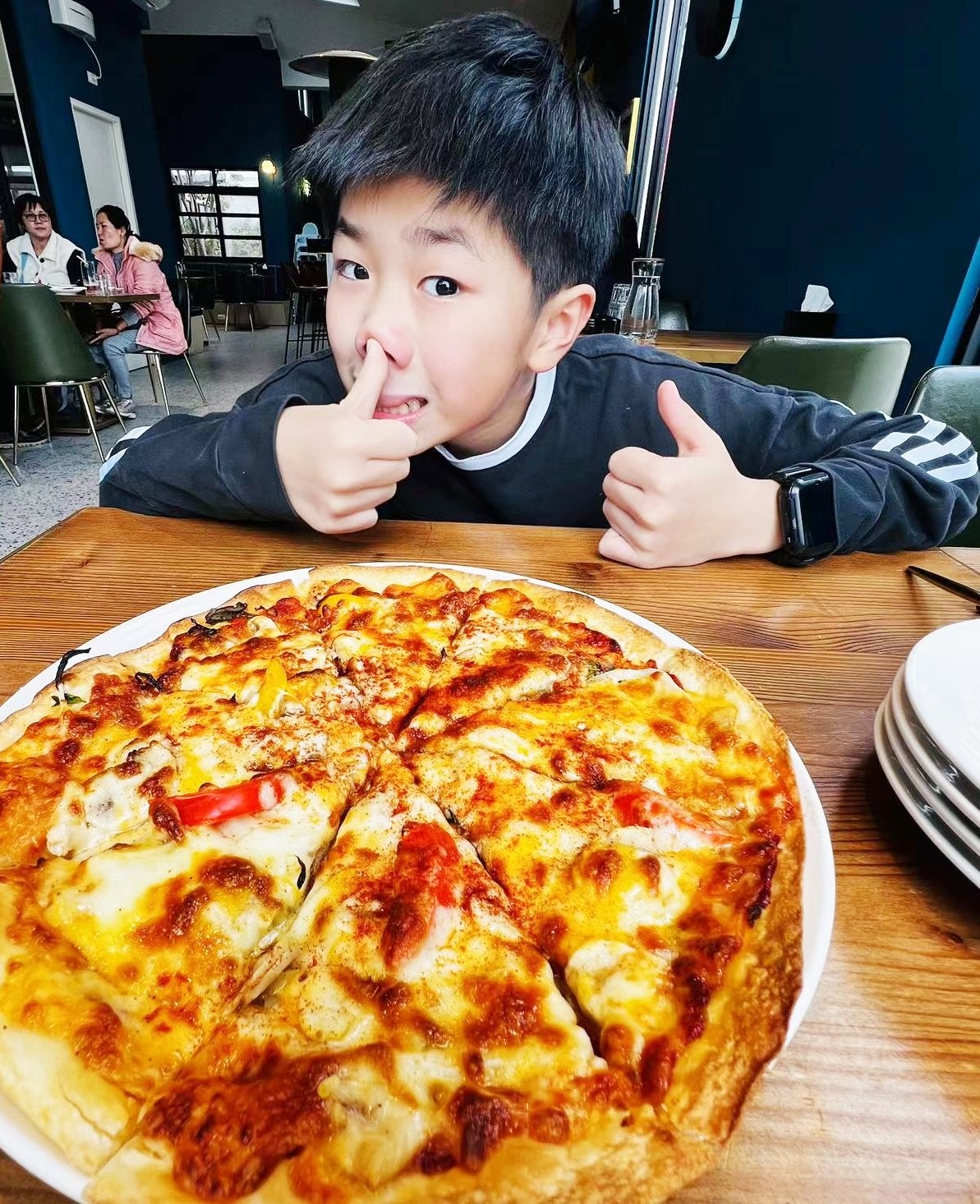 【慢旅行。桃園美食推薦】以50年老教堂改建而成的餐酒館【癮食聖堂】為起點 , 開始我們的【忠貞新村文化園區】探訪 , 台灣唯一融合滇緬泰族裔特色的文化聚落 - 第14張圖
