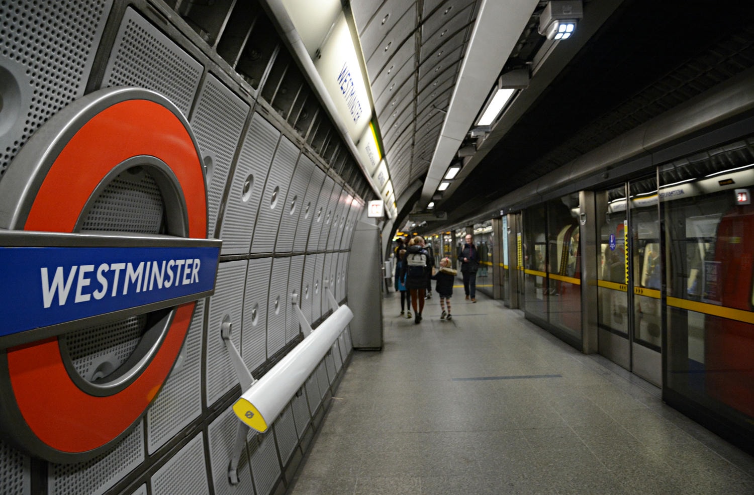 【出走。英國倫敦】倫敦(London)交通攻略。如何搭乘地鐵? Oyster Card(牡蠣卡)怎麼買? 搭乘旅遊巴士前往哈利波特影城(Wamer Bros. Studio) - 第4張圖