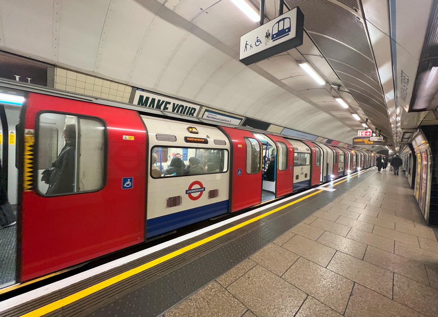 【出走。英國倫敦】倫敦(London)交通攻略。如何搭乘地鐵? Oyster Card(牡蠣卡)怎麼買? 搭乘旅遊巴士前往哈利波特影城(Wamer Bros. Studio) - 第7張圖
