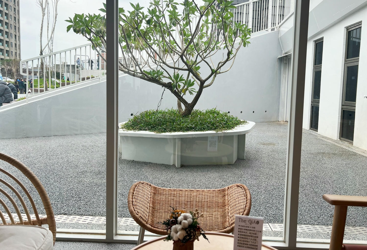【慢旅行。桃園景點推薦】大園華興池生態埤塘公園 , 全新推出【喬寓咖啡(The Qaio)】, 特色遊樂園、賞景、飛機一站式親子樂園 - 第15張圖