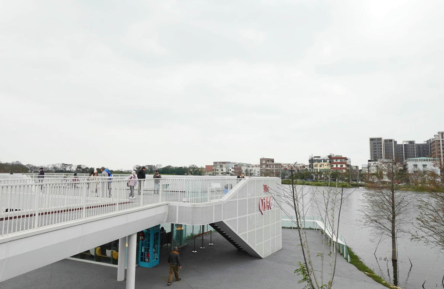 【慢旅行。桃園景點推薦】大園華興池生態埤塘公園 , 全新推出【喬寓咖啡(The Qaio)】, 特色遊樂園、賞景、飛機一站式親子樂園 - 第3張圖