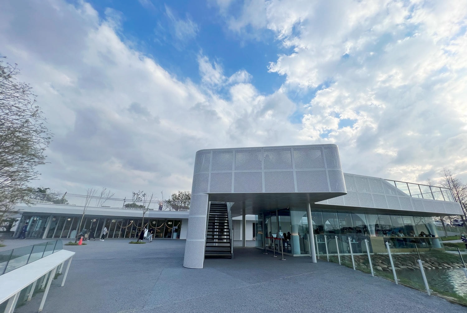 【慢旅行。桃園景點推薦】大園華興池生態埤塘公園 , 全新推出【喬寓咖啡(The Qaio)】, 特色遊樂園、賞景、飛機一站式親子樂園 - 第8張圖