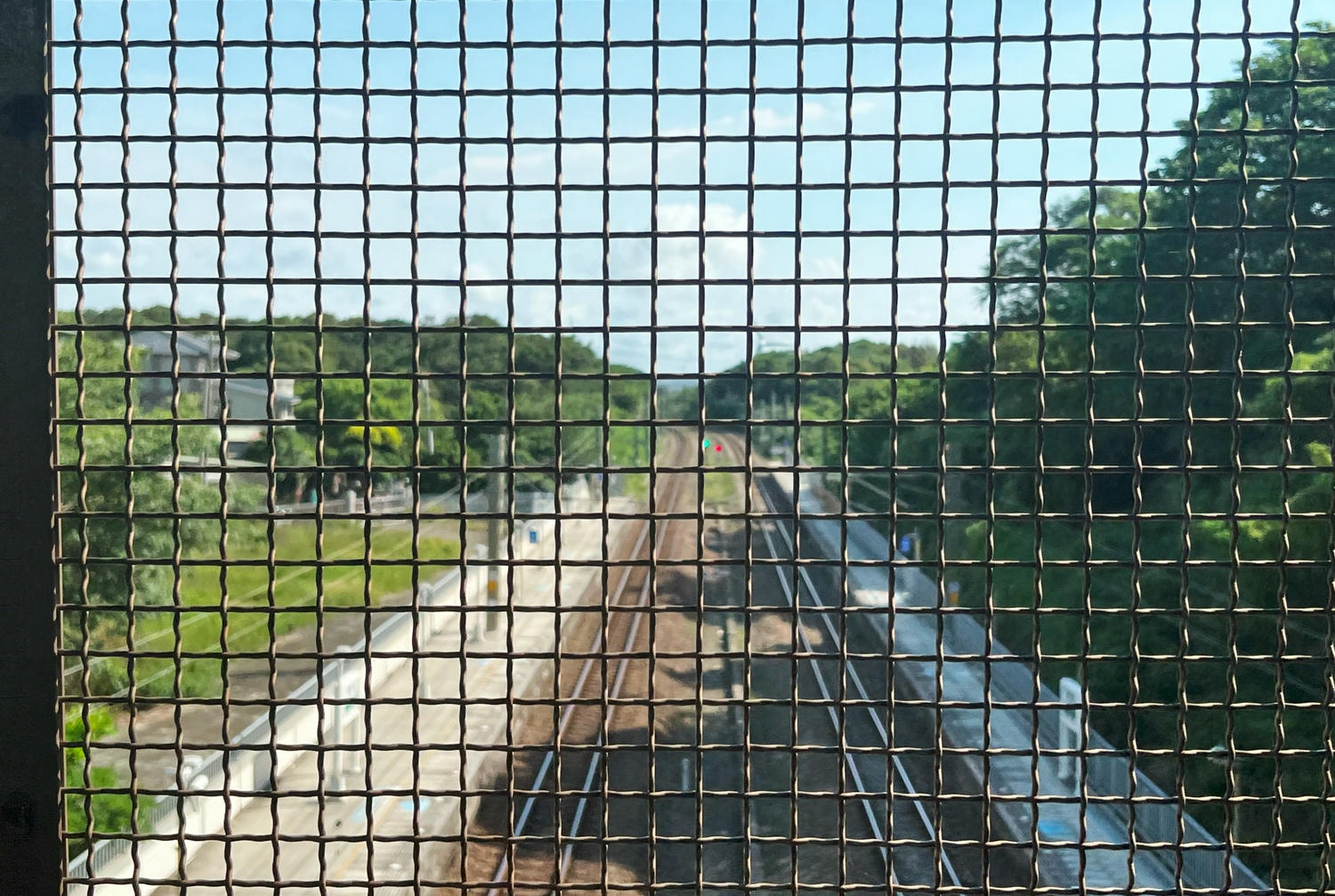 【慢旅行。苗栗景點推薦】帶著毛小孩旅行。崎頂車站與崎頂子母隧道的驚奇之旅 , 崎頂隧道文化公園追火車 - 第4張圖