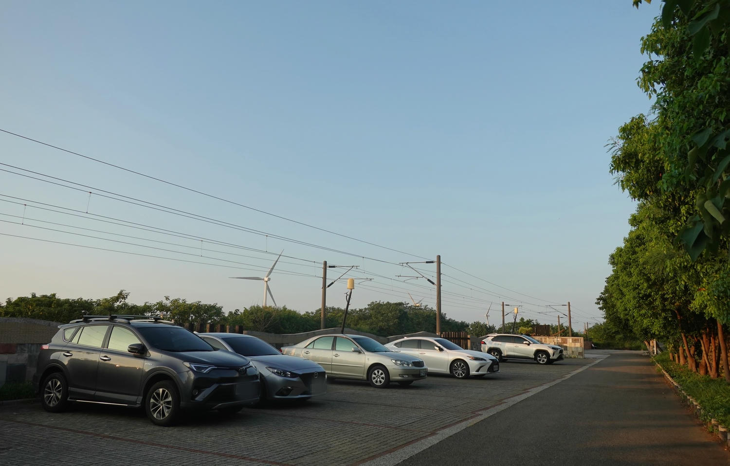 【慢旅行。苗栗景點推薦】帶著毛小孩旅行。崎頂車站與崎頂子母隧道的驚奇之旅 , 崎頂隧道文化公園追火車 - 第31張圖