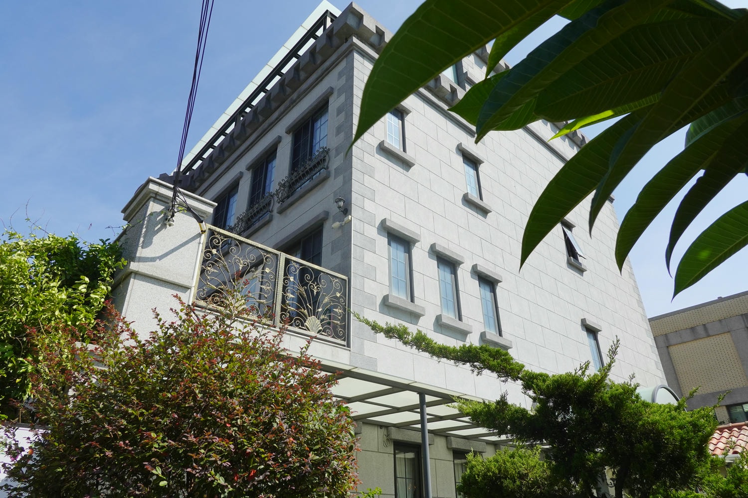 【慢旅行。苗栗景點推薦】帶著毛小孩旅行。崎頂車站與崎頂子母隧道的驚奇之旅 , 崎頂隧道文化公園追火車 - 第43張圖