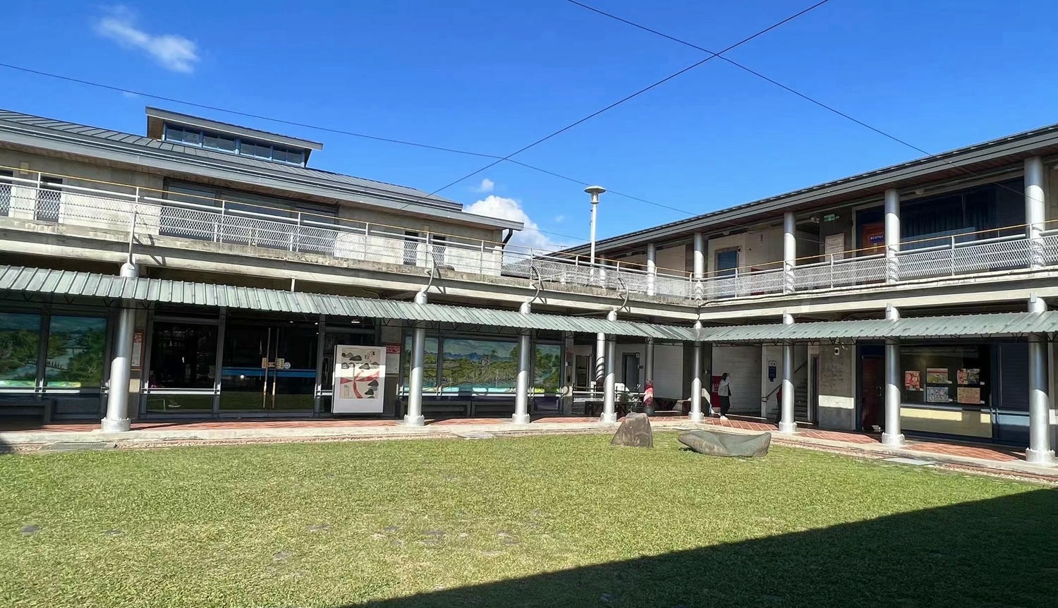 【慢旅行。高雄住宿推薦】帶著毛小孩旅行。帶著法鬥妹妹的2024高雄跨年之旅 , 探索【多野樂旅館(Dogether Hotel)】 - 第38張圖