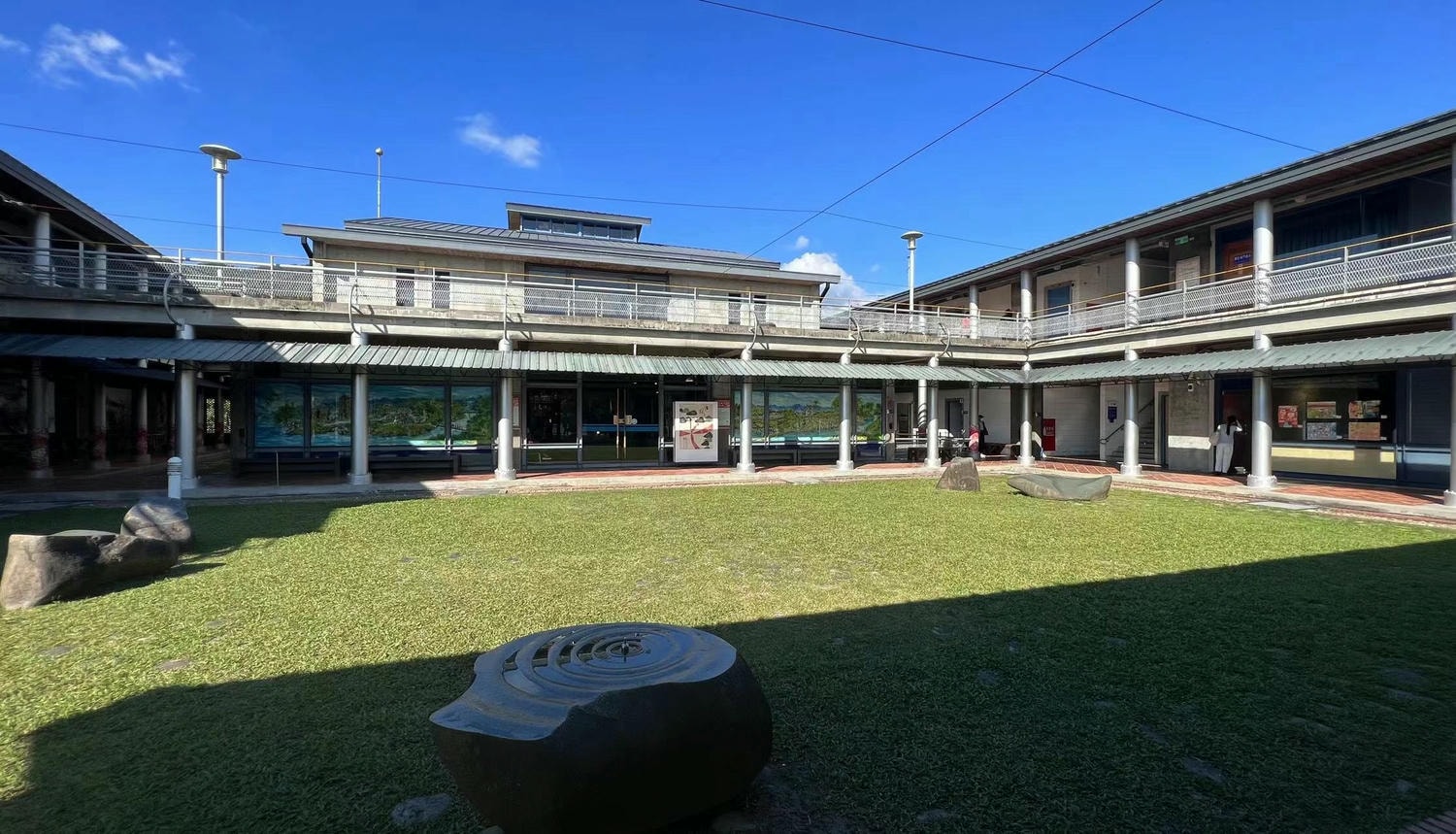 【慢旅行。高雄住宿推薦】帶著毛小孩旅行。帶著法鬥妹妹的2024高雄跨年之旅 , 探索【多野樂旅館(Dogether Hotel)】 - 第39張圖