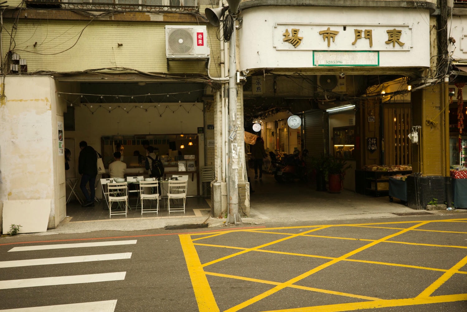 【慢旅行。新竹景點推薦】2025年跨年親子旅行 , 新竹2天1夜的悠閒探索 , 【新竹東門市場】特搜必吃美食 - 第2張圖 這張圖片的 alt 屬性值為空,它的檔案名稱為 -1-2.jpg