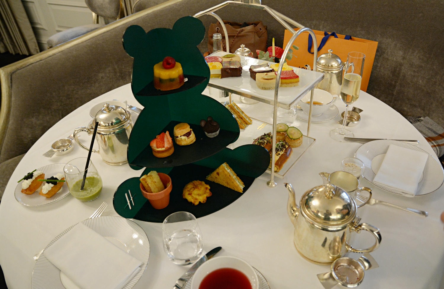 【出走。英國倫敦】英式下午茶推薦 , Harrods Tea Rooms經典下午茶與奢華購物的完美邂逅(已更名為The Georgian at Harrods) - 第1張圖