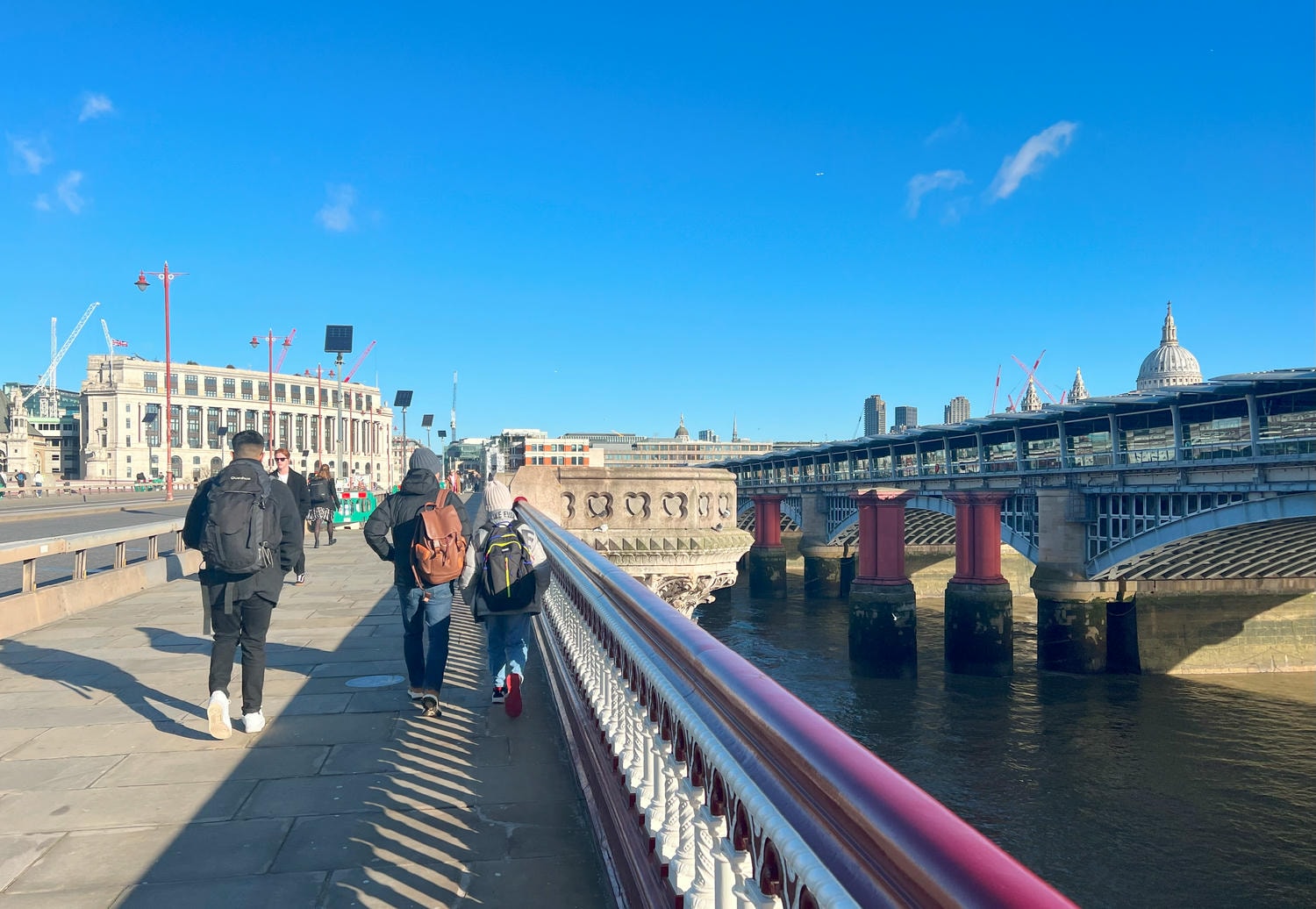 【出走。英國倫敦】走進白金漢宮(Buckingham Palace) , 觀看衛兵交接儀式的魅力 , 時間路線 , 親子觀賞指南(冬季版) - 第6張圖