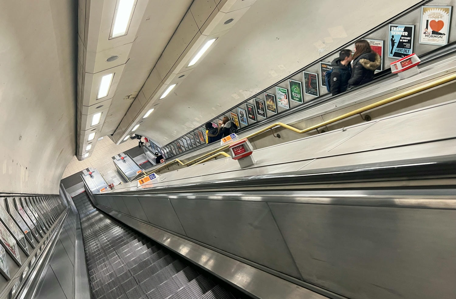 【出走。英國倫敦】英式下午茶推薦 , Harrods Tea Rooms經典下午茶與奢華購物的完美邂逅(已更名為The Georgian at Harrods) - 第4張圖