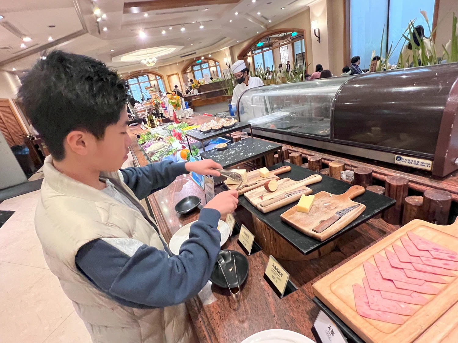 【慢旅行。新竹住宿推薦】2025年跨年親子旅行 , 新竹2天1夜的悠閒探索 , 煙波大飯店麗池館【莫內西餐廳】多國百匯自助餐 - 第55張圖
