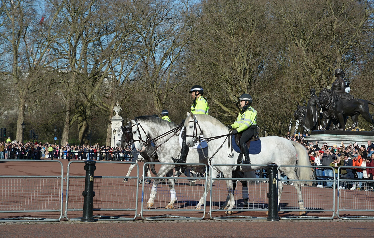 【出走。英國倫敦】走進白金漢宮(Buckingham Palace) , 觀看衛兵交接儀式的魅力 , 時間路線 , 親子觀賞指南(冬季版) - 第31張圖