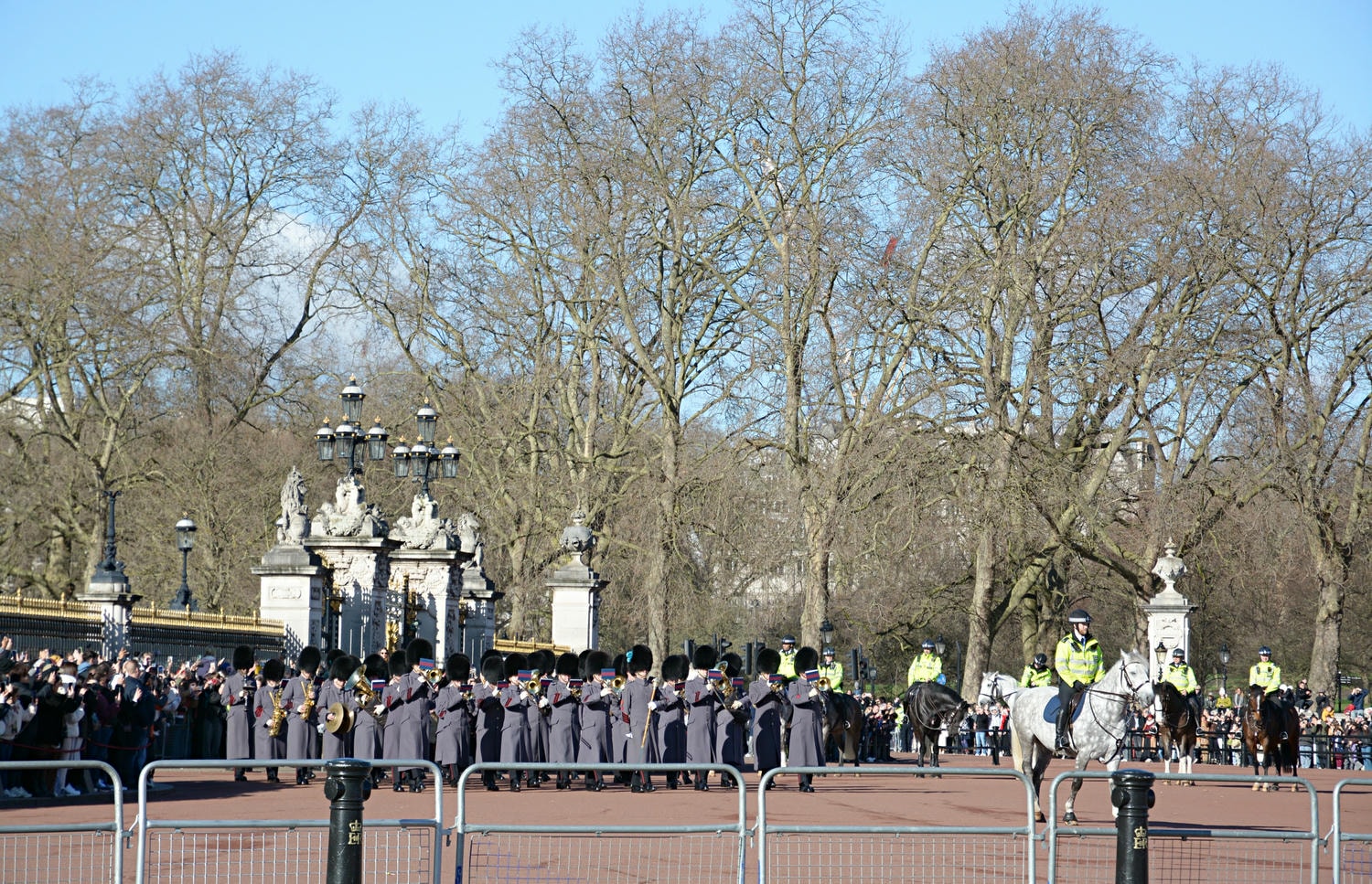 【出走。英國倫敦】走進白金漢宮(Buckingham Palace) , 觀看衛兵交接儀式的魅力 , 時間路線 , 親子觀賞指南(冬季版) - 第1張圖