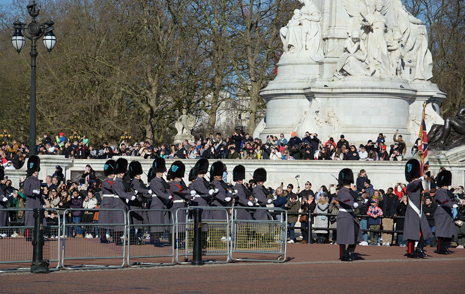 【出走。英國倫敦】走進白金漢宮(Buckingham Palace) , 觀看衛兵交接儀式的魅力 , 時間路線 , 親子觀賞指南(冬季版) - 第35張圖