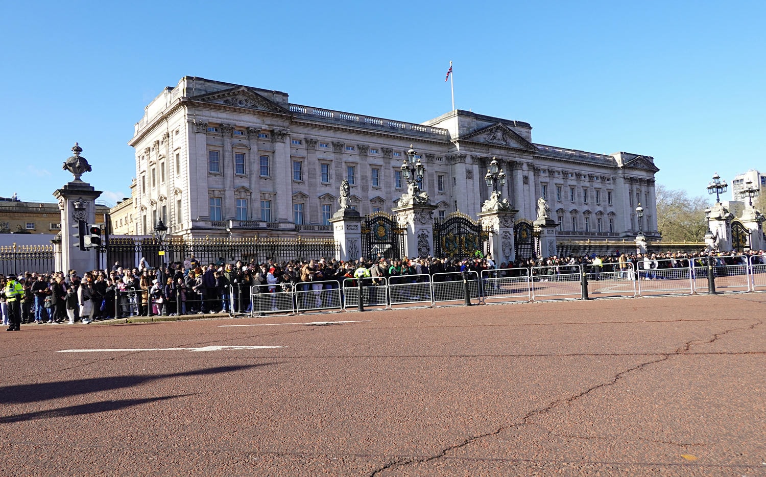 【出走。英國倫敦】走進白金漢宮(Buckingham Palace) , 觀看衛兵交接儀式的魅力 , 時間路線 , 親子觀賞指南(冬季版) - 第3張圖