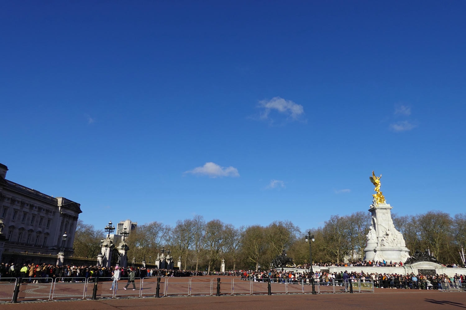 【出走。英國倫敦】走進白金漢宮(Buckingham Palace) , 觀看衛兵交接儀式的魅力 , 時間路線 , 親子觀賞指南(冬季版) - 第2張圖