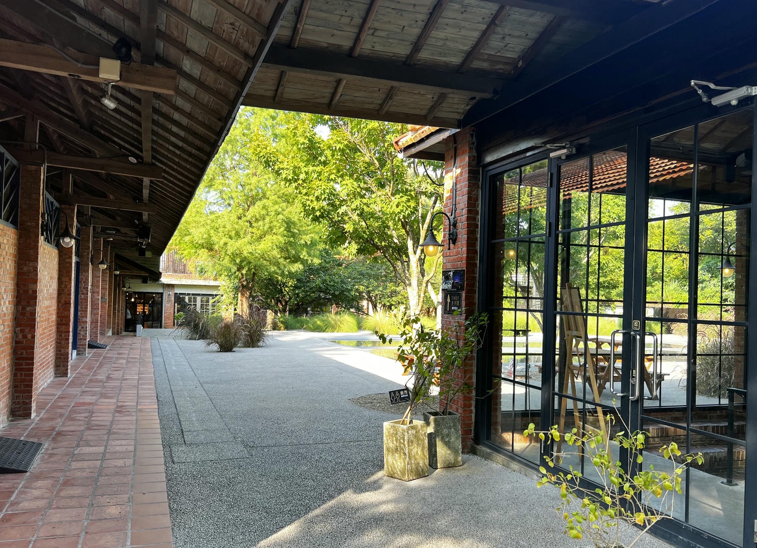 【慢旅行。台北景點推薦】走進陽明山草山小鎮(Old Town) ,彷彿置身美國小鎮 , Brick Yard 33 1/3-BY33 美軍俱樂部 - 第29張圖