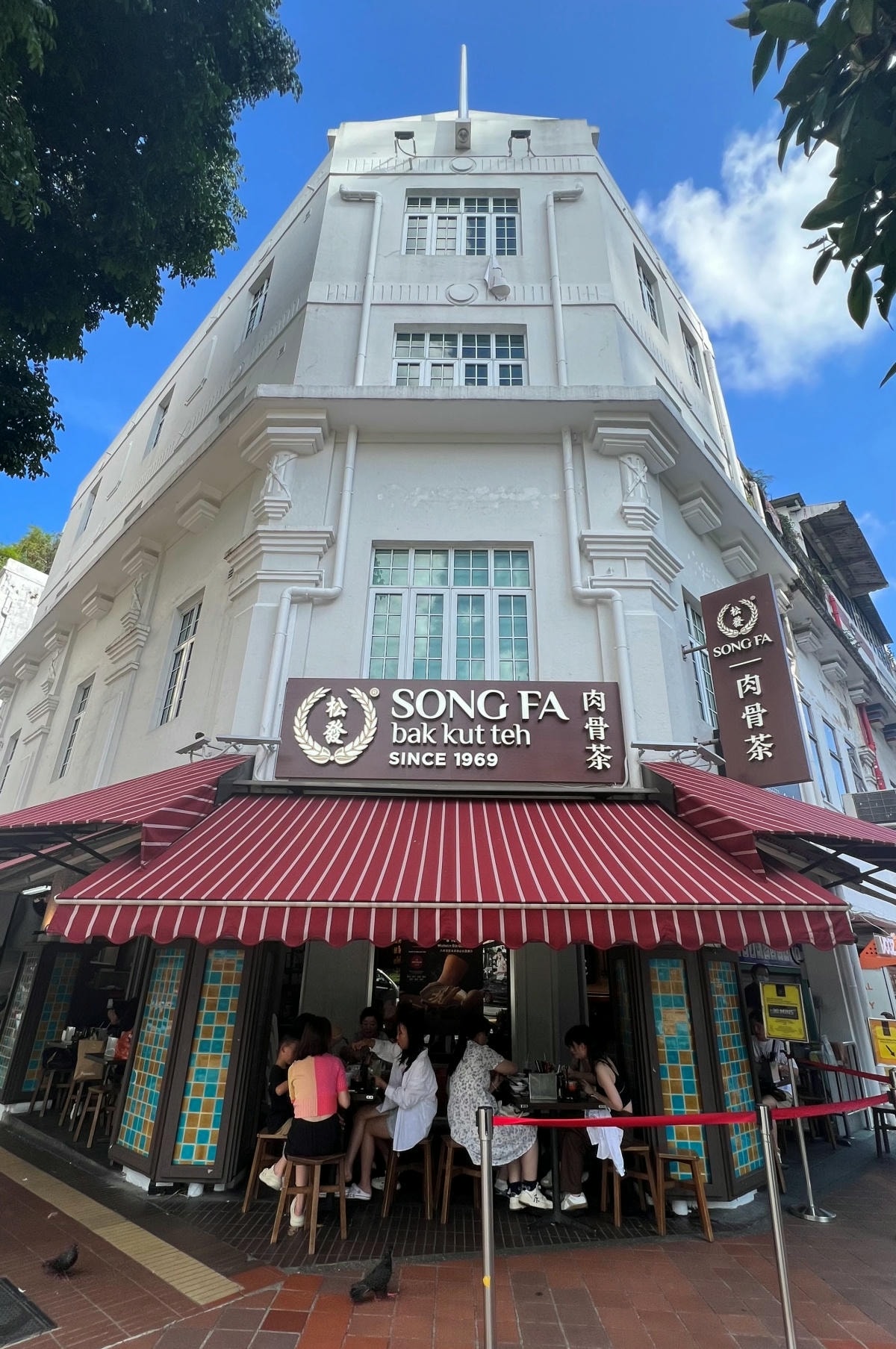 出走。新加坡】新加坡濱海灣｜松發肉骨茶×彩色警局×夜遊濱海灣, EP4.克拉克碼頭(Clarke Quay)與駁船碼頭(Boat Quay)散策–  格格x出走x慢旅行