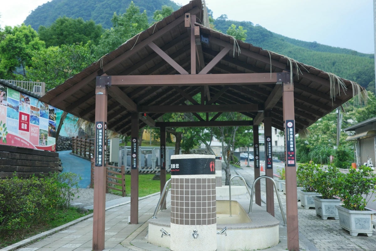 【慢旅行。桃園景點推薦】羅浮溫泉介紹|森林系「美人湯」, 夏天也能玩水的戶外風呂 , 週五比基尼免費入場 x 電影《賽德克·巴萊》義興吊橋 - 第56張圖