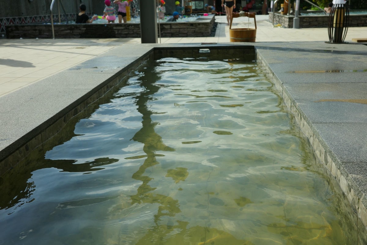 【慢旅行。桃園景點推薦】羅浮溫泉介紹|森林系「美人湯」, 夏天也能玩水的戶外風呂 , 週五比基尼免費入場 x 電影《賽德克·巴萊》義興吊橋 - 第37張圖
