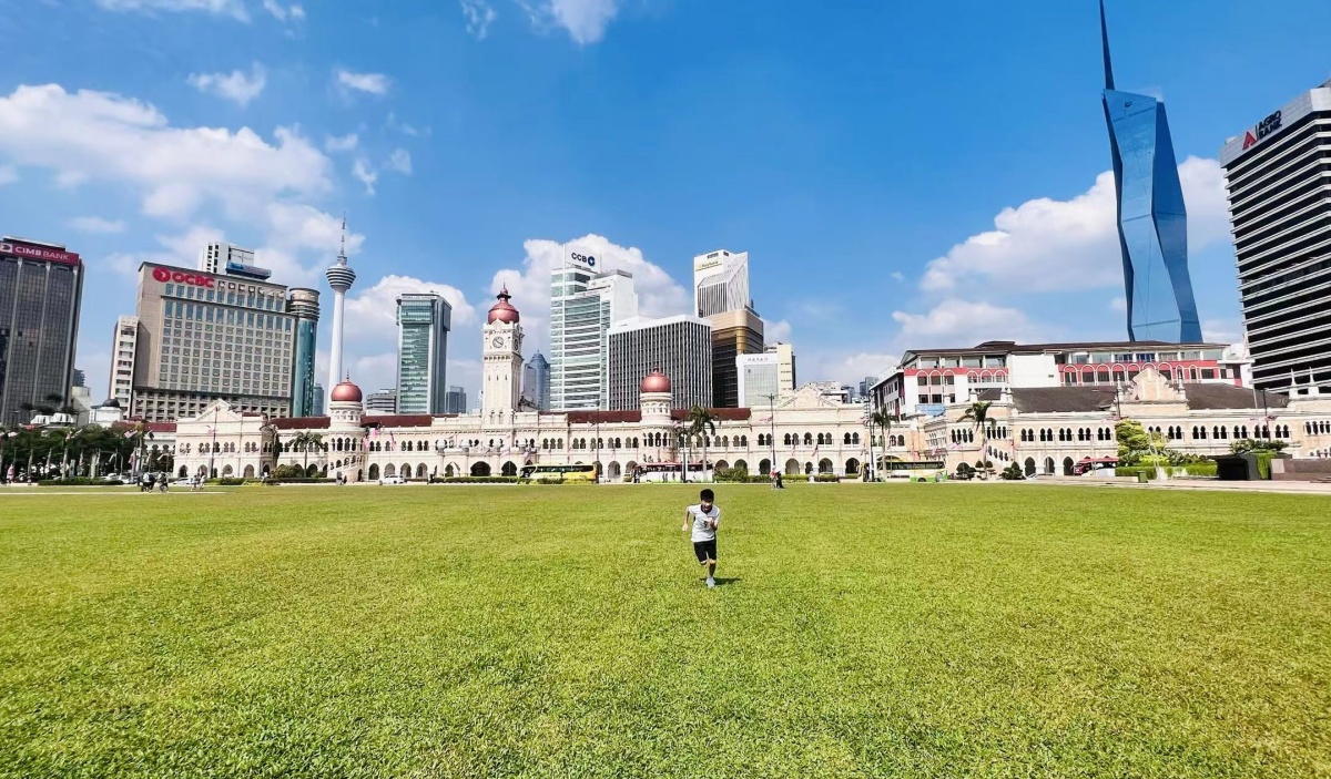 【出走。馬來西亞】吉隆坡景點|漫遊舊城區英國殖民時期建築 ,EP3.獨立廣場(Dataran Merdeka)+蘇丹阿布都薩馬德大廈(Sultan Abdul Samad Building) - 第9張圖