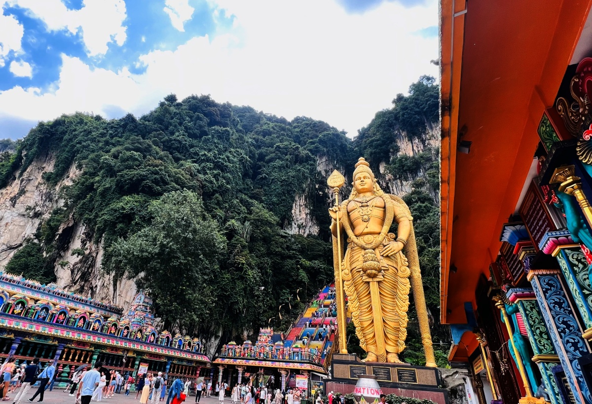 【出走。馬來西亞】吉隆坡郊外景點|黑風洞(Batu Caves) , 探索馬來西亞最壯麗的印度聖地 - 第5張圖