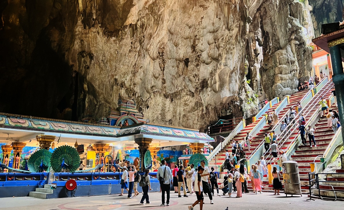 【出走。馬來西亞】吉隆坡郊外景點|黑風洞(Batu Caves) , 探索馬來西亞最壯麗的印度聖地 - 第17張圖