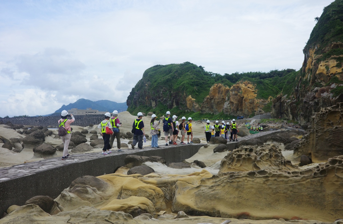 【慢旅行。基隆景點推薦】和平島地質公園|阿拉寶灣秘境導覽 , 隱藏版海蝕地景 , 遇見基隆嶼的絕美路線 - 第31張圖