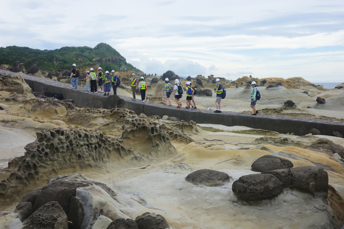 【慢旅行。基隆景點推薦】和平島地質公園|阿拉寶灣秘境導覽 , 隱藏版海蝕地景 , 遇見基隆嶼的絕美路線 - 第49張圖