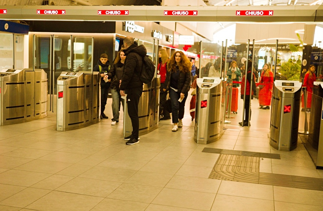 【出走。義大利】羅馬交通攻略|從達文西國際機場到市區 , 如何搭乘地鐵? 地鐵票券資訊與購票方式 - 第20張圖