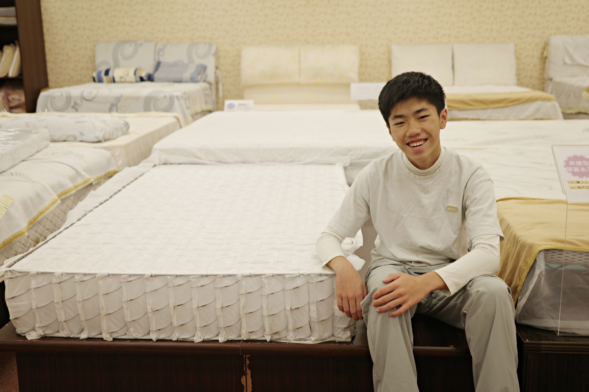 【開箱。床墊推薦】歐寶床墊(Oubau)｜如何挑一張可以用10年的好床？走一趟鶯歌30年製床工廠 , 彈簧、乳膠、結構一次看懂