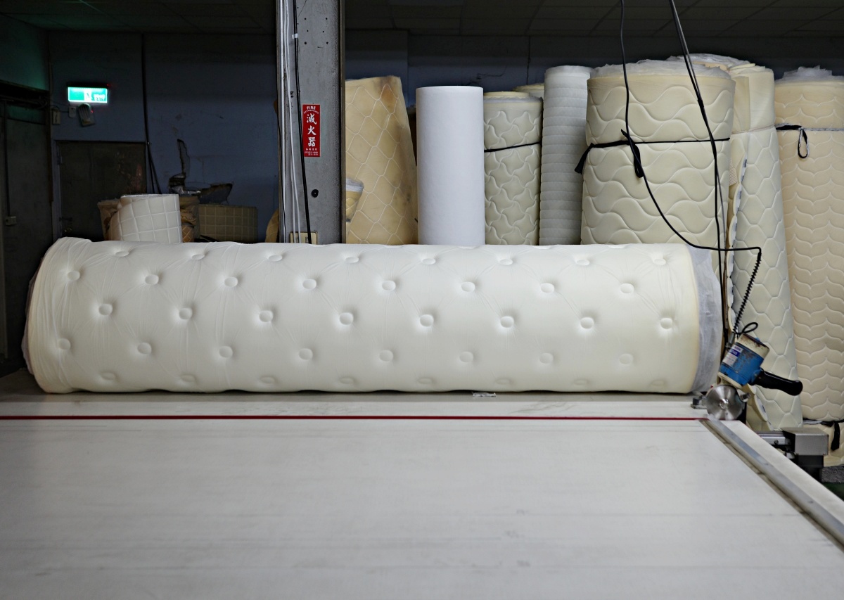 【開箱。床墊推薦】歐寶床墊(Oubau)｜如何挑一張可以用10年的好床？走一趟鶯歌30年製床工廠 , 彈簧、乳膠、結構一次看懂