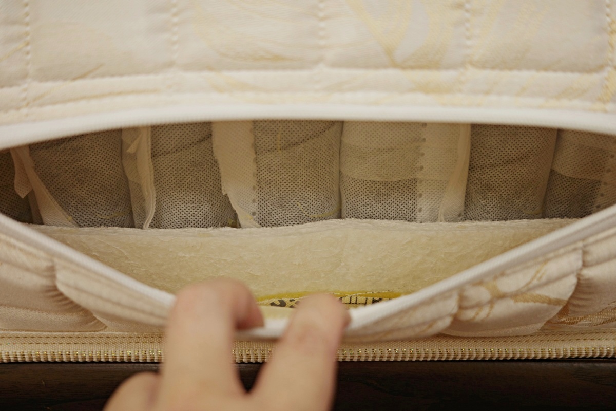 【開箱。床墊推薦】歐寶床墊(Oubau)｜如何挑一張可以用10年的好床？走一趟鶯歌30年製床工廠 , 彈簧、乳膠、結構一次看懂