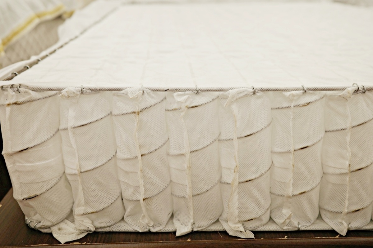 【開箱。床墊推薦】歐寶床墊(Oubau)｜如何挑一張可以用10年的好床？走一趟鶯歌30年製床工廠 , 彈簧、乳膠、結構一次看懂