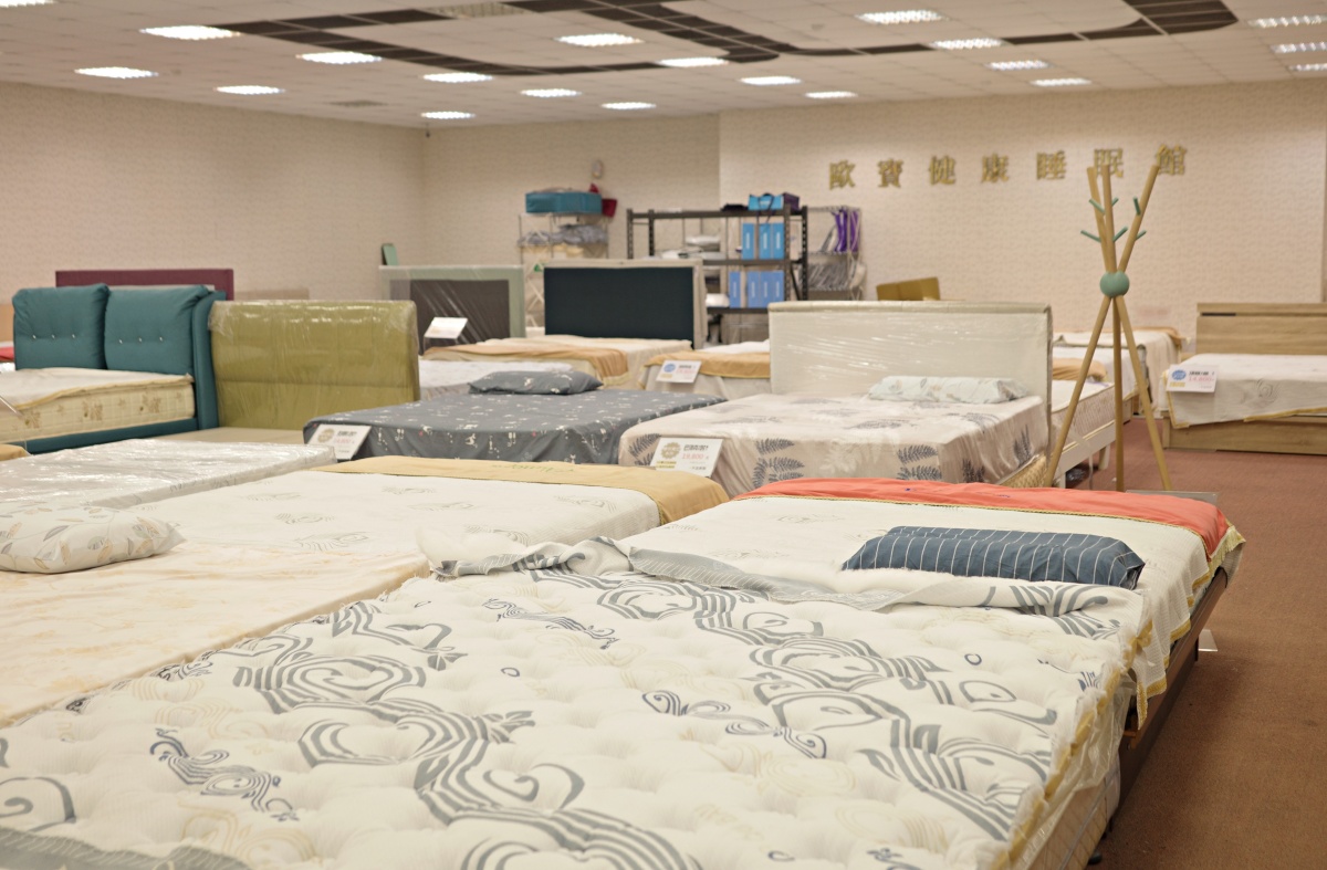 【開箱。床墊推薦】歐寶床墊(Oubau)｜如何挑一張可以用10年的好床？走一趟鶯歌30年製床工廠 , 彈簧、乳膠、結構一次看懂