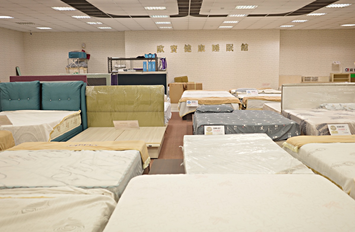 【開箱。床墊推薦】歐寶床墊(Oubau)｜如何挑一張可以用10年的好床？走一趟鶯歌30年製床工廠 , 彈簧、乳膠、結構一次看懂