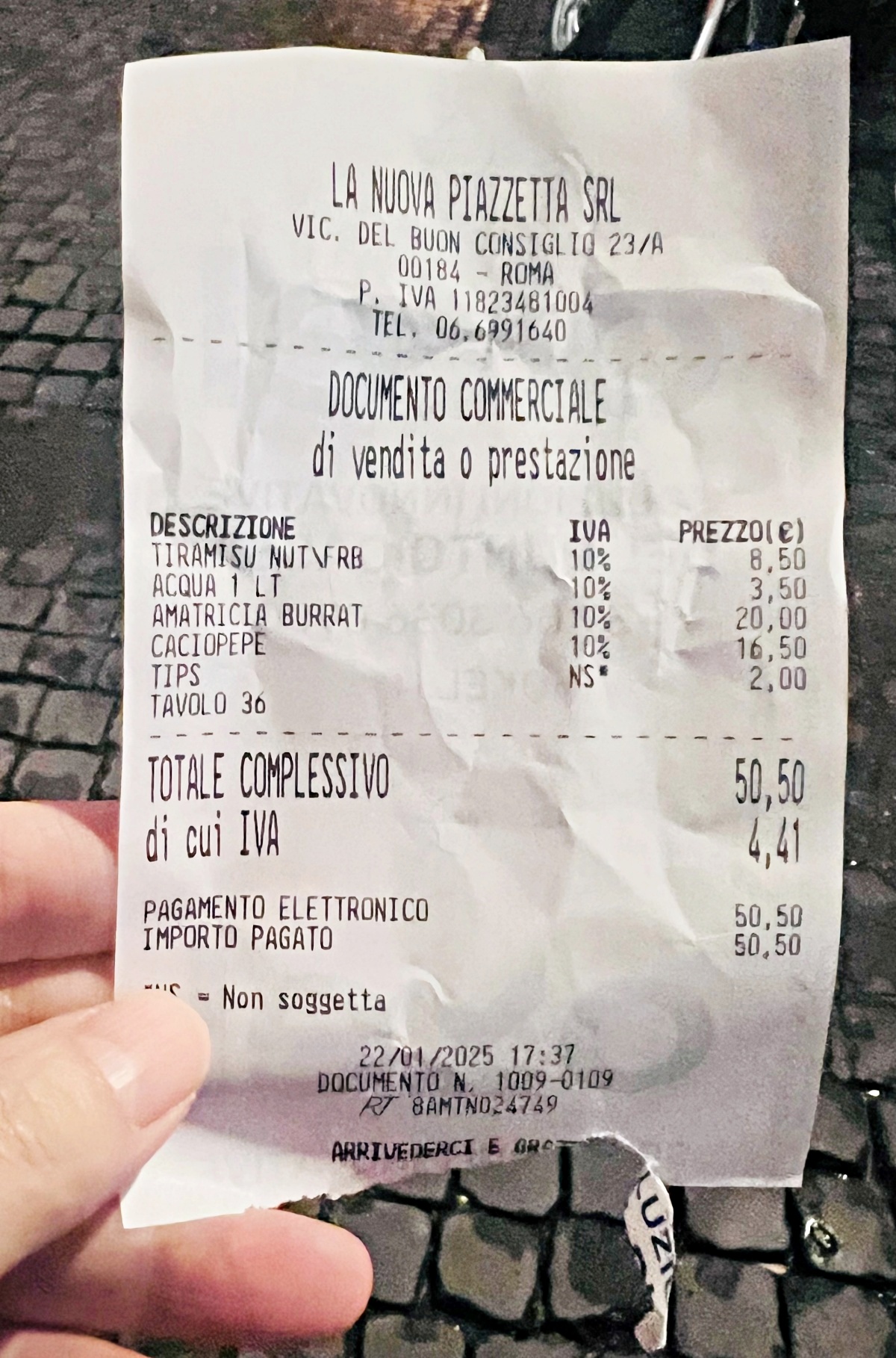 【出走。義大利】羅馬競技場美食攻略|走完三大景點後 , 必吃高人氣名店「La Nuova Piazzetta」與「Bar La Licata」 - 第34張圖 【出走。義大利】羅馬競技場美食攻略|走完三大景點後 , 必吃高人氣名店「La Nuova Piazzetta」與「Bar La Licata」