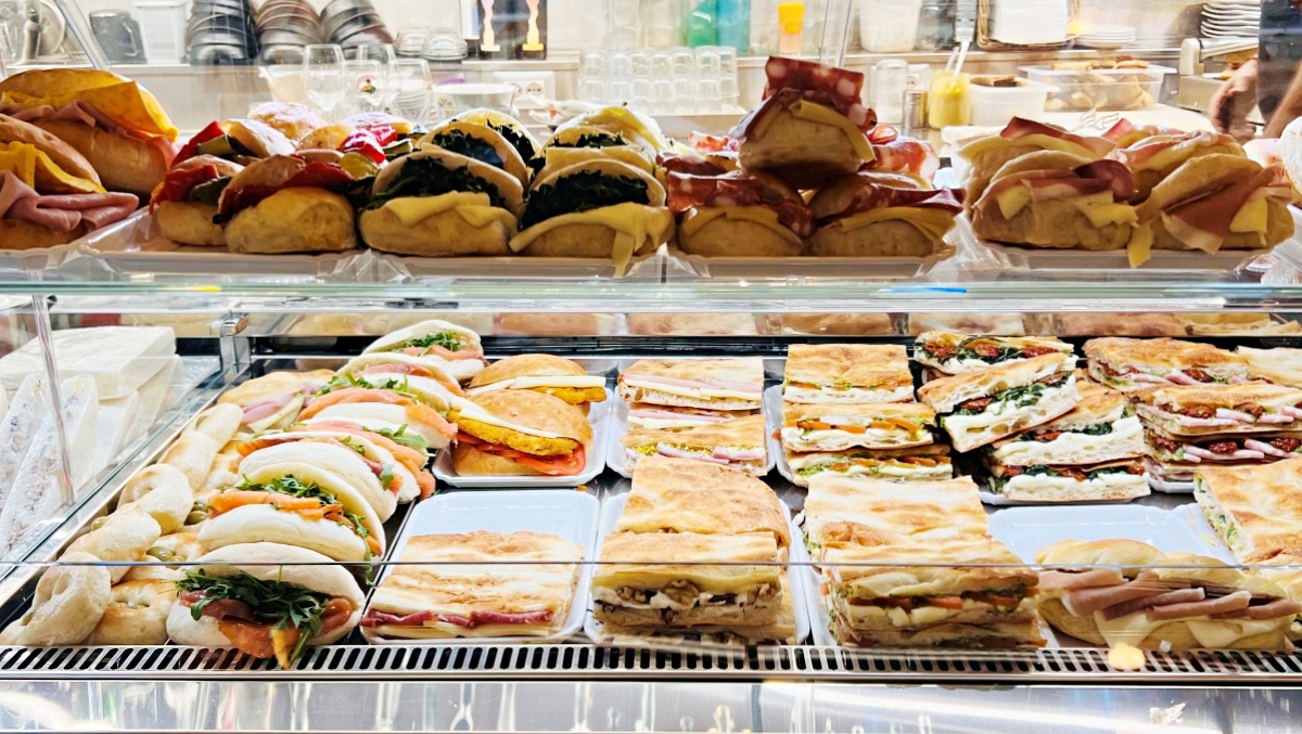 【出走。義大利】羅馬競技場美食攻略|走完三大景點後 , 必吃高人氣名店「La Nuova Piazzetta」與「Bar La Licata」 - 第19張圖 【出走。義大利】羅馬競技場美食攻略|走完三大景點後 , 必吃高人氣名店「La Nuova Piazzetta」與「Bar La Licata」