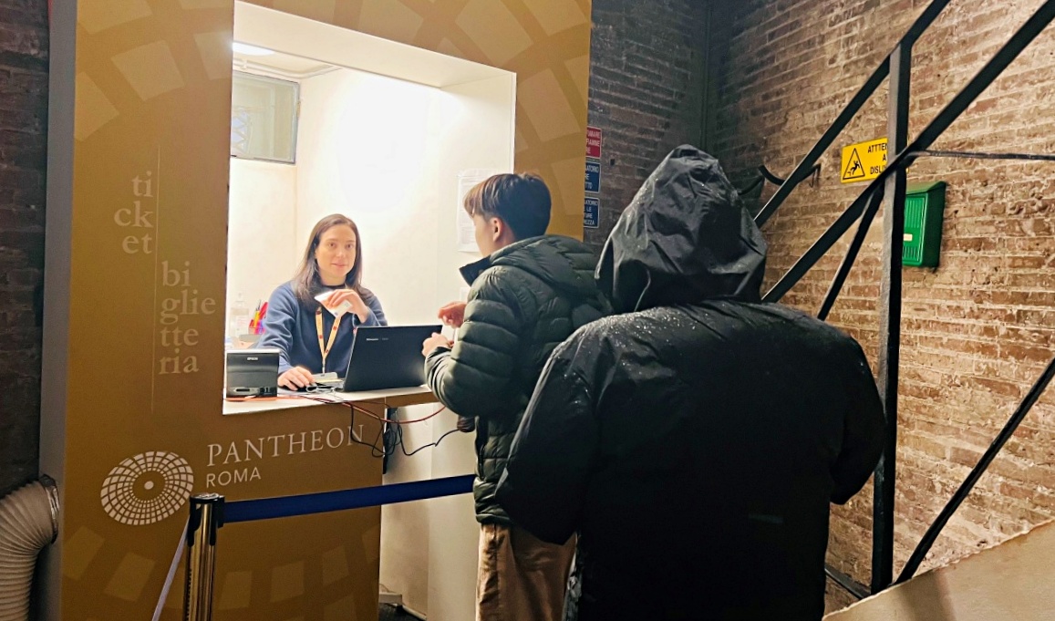 【出走。義大利】羅馬散步路線|西班牙廣場→萬神殿→許願池 , 必看亮點 × 周邊人氣美食 - 第28張圖 【出走。義大利】羅馬散步路線|西班牙廣場→萬神殿→許願池 , 必看亮點 × 周邊人氣美食