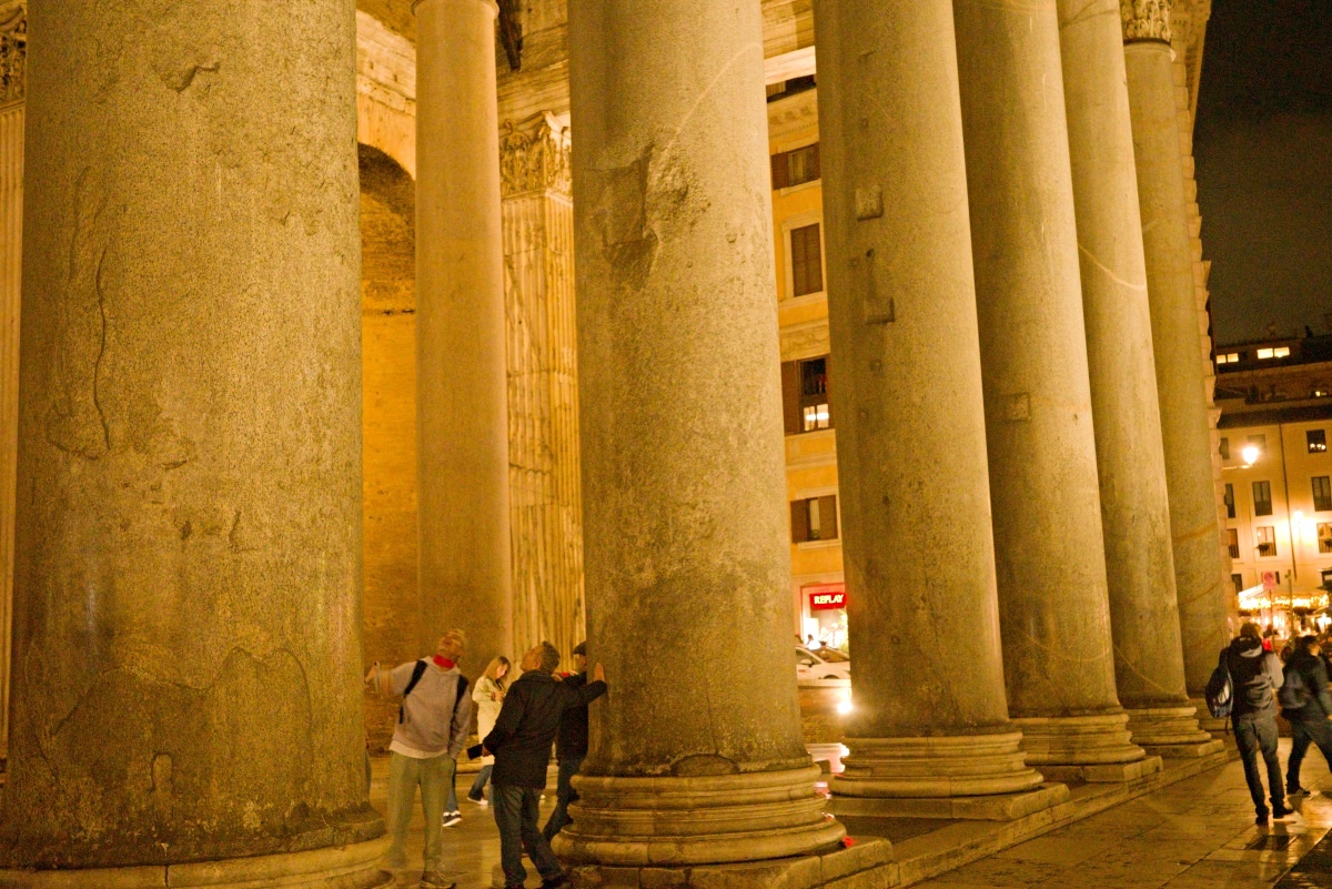 【出走。義大利】羅馬散步路線|西班牙廣場→萬神殿→許願池 , 必看亮點 × 周邊人氣美食 - 第26張圖 【出走。義大利】羅馬散步路線|西班牙廣場→萬神殿→許願池 , 必看亮點 × 周邊人氣美食