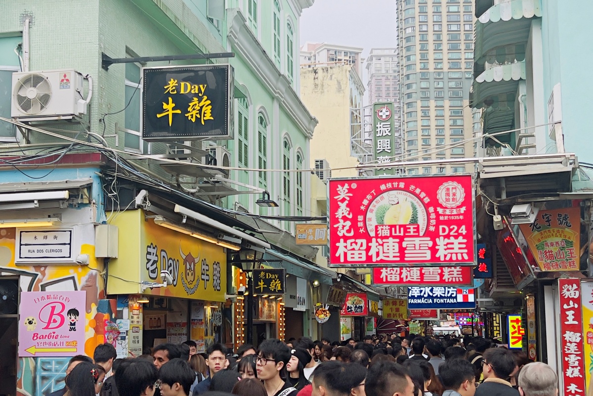【出走。澳門】2026澳門跨年3天2夜｜7年不見的「官也街(Rua do Cunha)」, 原來變這麼好玩了